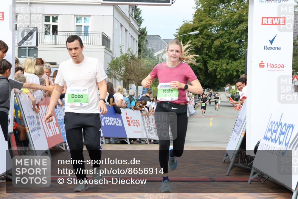 31.08.2025 - 21. Blankeneser Heldenlauf Strokosch-Dieckow http://msf.ph/oto/8656914 31.08.2025 10:56:19 Ziel 3609, 3083, 3121 meine-sportfotos.de