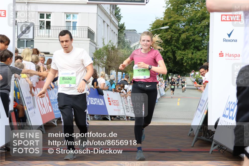 31.08.2025 - 21. Blankeneser Heldenlauf Strokosch-Dieckow http://msf.ph/oto/8656918 31.08.2025 10:56:19 Ziel 3609, 3083, 3121 meine-sportfotos.de