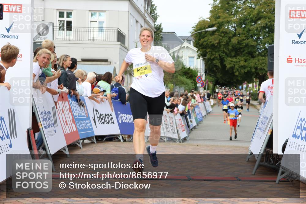 31.08.2025 - 21. Blankeneser Heldenlauf Strokosch-Dieckow http://msf.ph/oto/8656977 31.08.2025 10:29:59 Ziel 2260, 2603, 2602 meine-sportfotos.de
