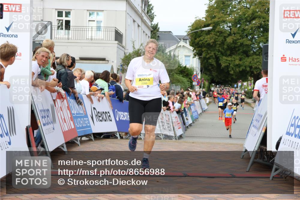 31.08.2025 - 21. Blankeneser Heldenlauf Strokosch-Dieckow http://msf.ph/oto/8656988 31.08.2025 10:29:59 Ziel 2260, 2603, 2602 meine-sportfotos.de