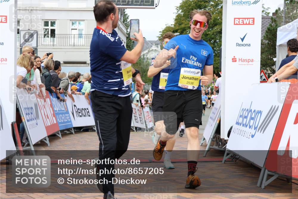 31.08.2025 - 21. Blankeneser Heldenlauf Strokosch-Dieckow http://msf.ph/oto/8657205 31.08.2025 10:29:33 Ziel 2578, 2614, 2615, 2684, 2538, 2558, 2277 meine-sportfotos.de