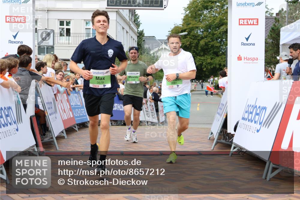 31.08.2025 - 21. Blankeneser Heldenlauf Strokosch-Dieckow http://msf.ph/oto/8657212 31.08.2025 10:55:26 Ziel 3579, 3590, 3181 meine-sportfotos.de