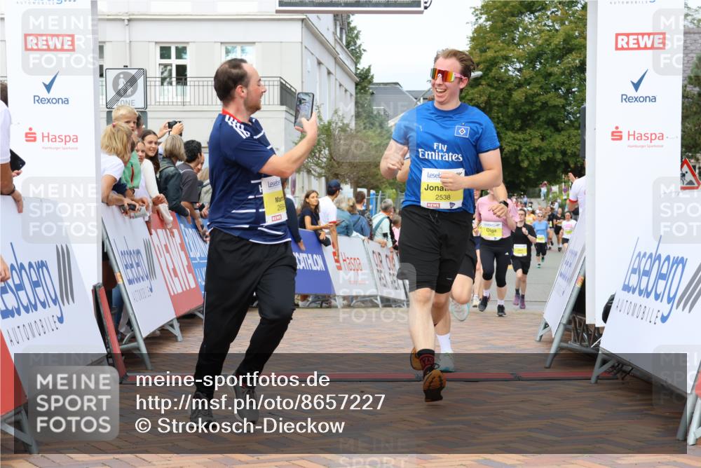 31.08.2025 - 21. Blankeneser Heldenlauf Strokosch-Dieckow http://msf.ph/oto/8657227 31.08.2025 10:29:33 Ziel 2578, 2614, 2615, 2684, 2538, 2558, 2277 meine-sportfotos.de