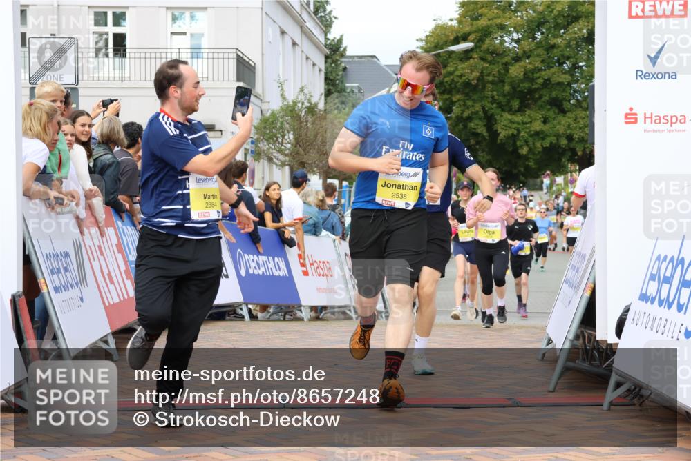 31.08.2025 - 21. Blankeneser Heldenlauf Strokosch-Dieckow http://msf.ph/oto/8657248 31.08.2025 10:29:32 Ziel 2614, 2615, 2684, 2538, 2558, 2277 meine-sportfotos.de