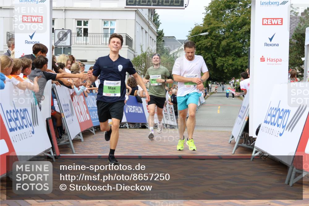 31.08.2025 - 21. Blankeneser Heldenlauf Strokosch-Dieckow http://msf.ph/oto/8657250 31.08.2025 10:55:26 Ziel 3579, 3590, 3181 meine-sportfotos.de
