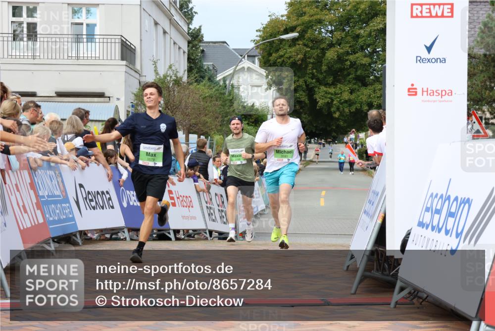 31.08.2025 - 21. Blankeneser Heldenlauf Strokosch-Dieckow http://msf.ph/oto/8657284 31.08.2025 10:55:24 Ziel 3579, 3590, 3181 meine-sportfotos.de
