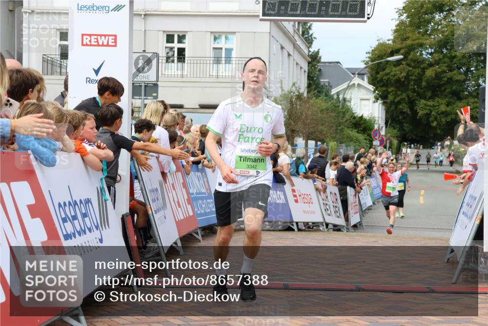 31.08.2025 - 21. Blankeneser Heldenlauf Strokosch-Dieckow http://msf.ph/oto/8657388 31.08.2025 10:55:00 Ziel 3342, 3614, 3615, 3283, 3395 meine-sportfotos.de