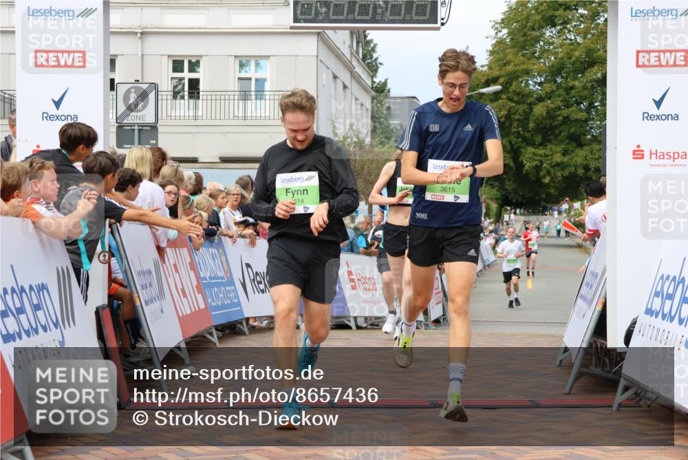 31.08.2025 - 21. Blankeneser Heldenlauf Strokosch-Dieckow http://msf.ph/oto/8657436 31.08.2025 10:54:54 Ziel 3614, 3615, 3283, 3462, 3395 meine-sportfotos.de
