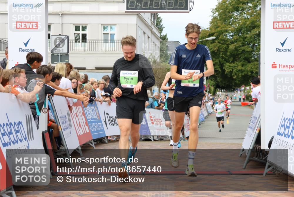 31.08.2025 - 21. Blankeneser Heldenlauf Strokosch-Dieckow http://msf.ph/oto/8657440 31.08.2025 10:54:54 Ziel 3614, 3615, 3283, 3462, 3395 meine-sportfotos.de