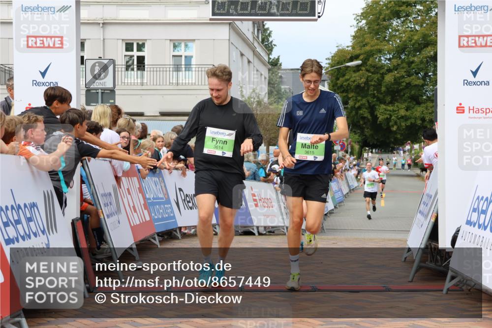 31.08.2025 - 21. Blankeneser Heldenlauf Strokosch-Dieckow http://msf.ph/oto/8657449 31.08.2025 10:54:54 Ziel 3614, 3615, 3283, 3462, 3395 meine-sportfotos.de