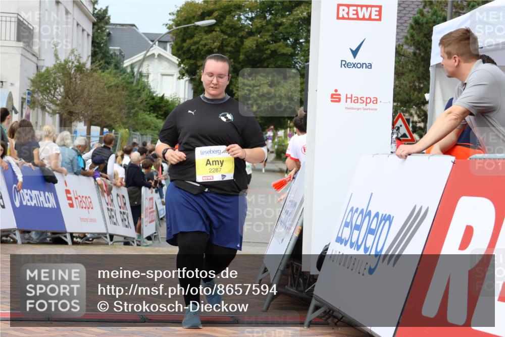 31.08.2025 - 21. Blankeneser Heldenlauf Strokosch-Dieckow http://msf.ph/oto/8657594 31.08.2025 10:54:33 Ziel 2287, 3488, 3332 meine-sportfotos.de