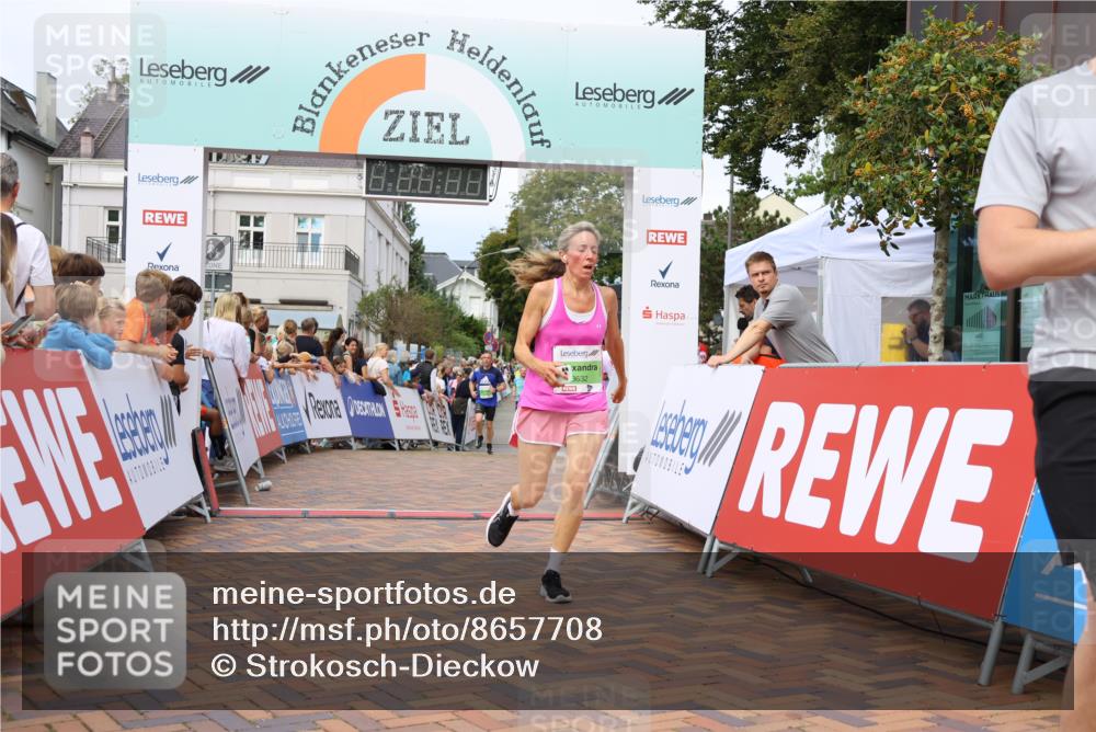 31.08.2025 - 21. Blankeneser Heldenlauf Strokosch-Dieckow http://msf.ph/oto/8657708 31.08.2025 10:54:19 Ziel 3506, 3538, 3041, 3632 meine-sportfotos.de