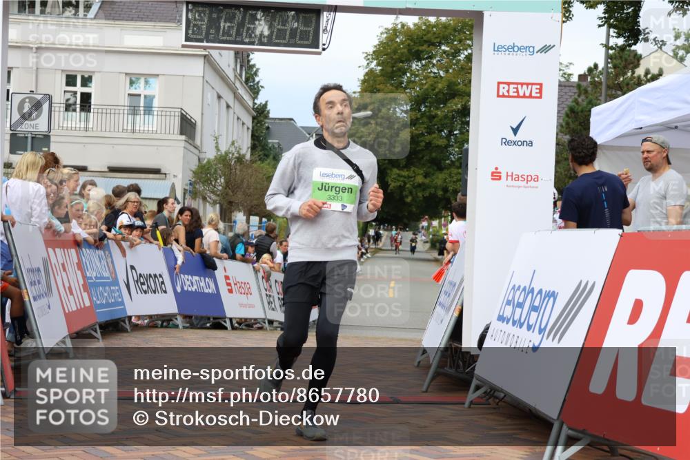31.08.2025 - 21. Blankeneser Heldenlauf Strokosch-Dieckow http://msf.ph/oto/8657780 31.08.2025 10:53:44 Ziel 3333, 3501, 3234 meine-sportfotos.de
