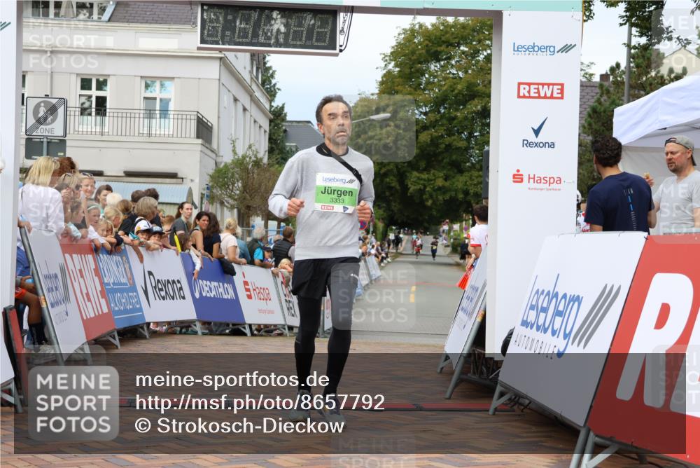31.08.2025 - 21. Blankeneser Heldenlauf Strokosch-Dieckow http://msf.ph/oto/8657792 31.08.2025 10:53:43 Ziel 3333, 3501, 3234 meine-sportfotos.de