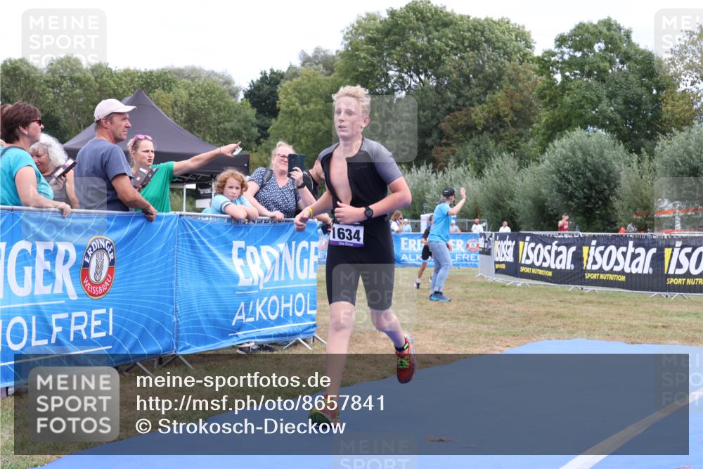 31.08.2025 - Elbe Triathlon Hamburg Strokosch-Dieckow http://msf.ph/oto/8657841 31.08.2025 13:01:54 Ziel 1634 meine-sportfotos.de