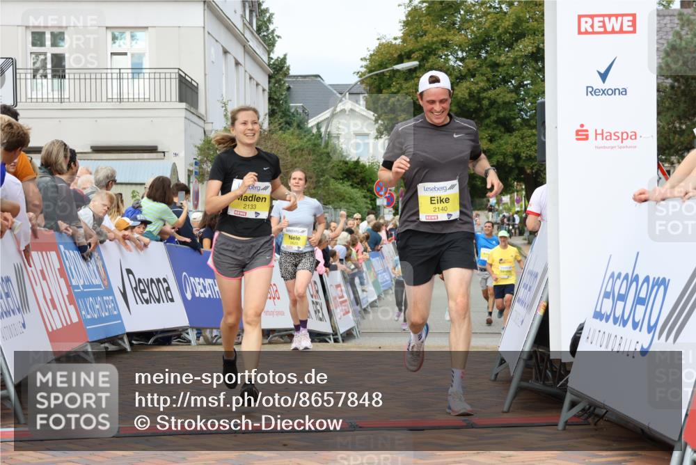 31.08.2025 - 21. Blankeneser Heldenlauf Strokosch-Dieckow http://msf.ph/oto/8657848 31.08.2025 10:28:15 Ziel 2348, 2140, 2133, 2625, 2088 meine-sportfotos.de