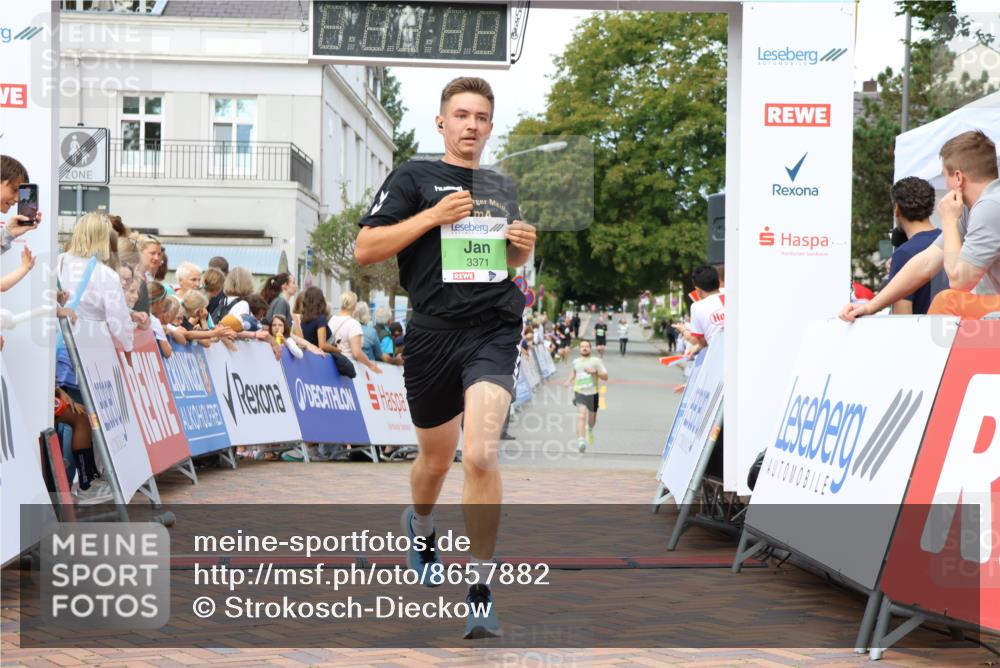 31.08.2025 - 21. Blankeneser Heldenlauf Strokosch-Dieckow http://msf.ph/oto/8657882 31.08.2025 10:53:20 Ziel 3371, 3636, 3272 meine-sportfotos.de