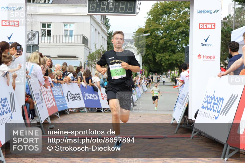 31.08.2025 - 21. Blankeneser Heldenlauf Strokosch-Dieckow http://msf.ph/oto/8657894 31.08.2025 10:53:20 Ziel 3371, 3636, 3272 meine-sportfotos.de