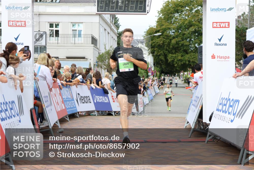 31.08.2025 - 21. Blankeneser Heldenlauf Strokosch-Dieckow http://msf.ph/oto/8657902 31.08.2025 10:53:20 Ziel 3371, 3636, 3272 meine-sportfotos.de