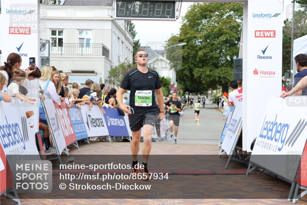 31.08.2025 - 21. Blankeneser Heldenlauf Strokosch-Dieckow http://msf.ph/oto/8657934 31.08.2025 10:53:17 Ziel 3371, 3636, 3272 meine-sportfotos.de