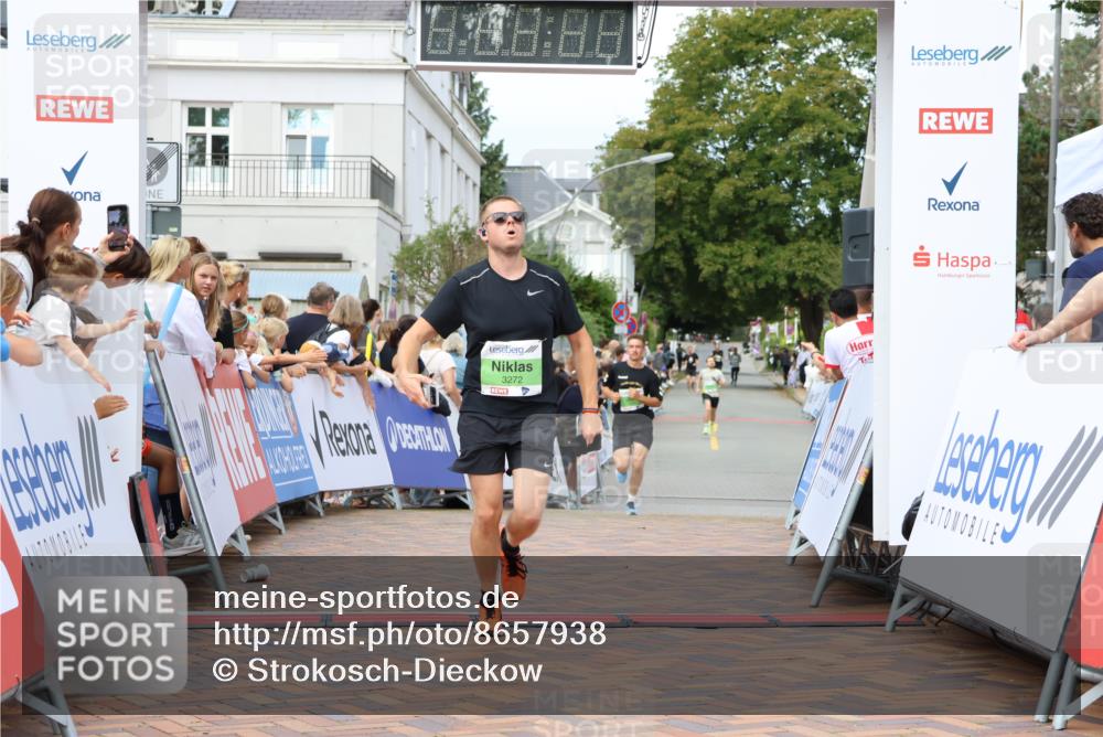 31.08.2025 - 21. Blankeneser Heldenlauf Strokosch-Dieckow http://msf.ph/oto/8657938 31.08.2025 10:53:17 Ziel 3371, 3636, 3272 meine-sportfotos.de