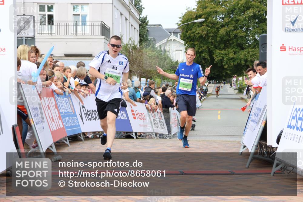 31.08.2025 - 21. Blankeneser Heldenlauf Strokosch-Dieckow http://msf.ph/oto/8658061 31.08.2025 10:52:48 Ziel 3706, 3473 meine-sportfotos.de