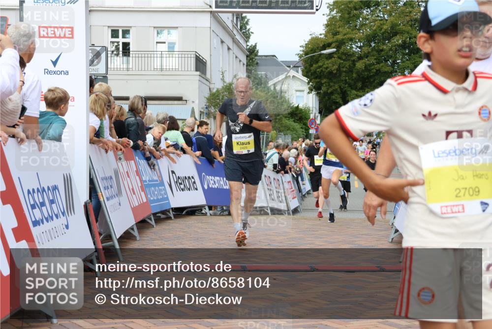 31.08.2025 - 21. Blankeneser Heldenlauf Strokosch-Dieckow http://msf.ph/oto/8658104 31.08.2025 10:27:47 Ziel 2577, 2425, 2402, 2080 meine-sportfotos.de