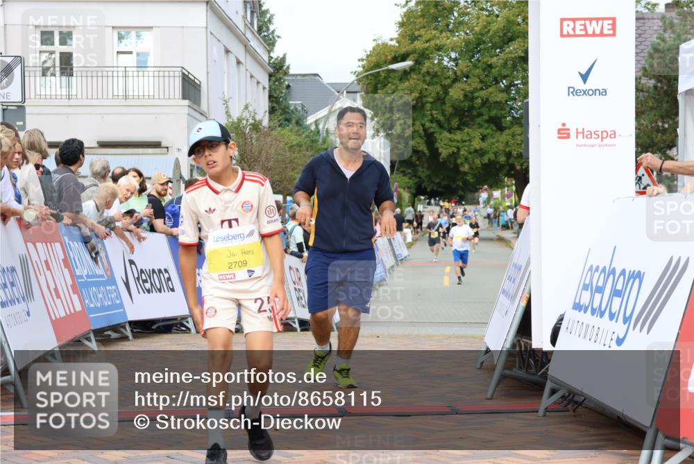 31.08.2025 - 21. Blankeneser Heldenlauf Strokosch-Dieckow http://msf.ph/oto/8658115 31.08.2025 10:27:32 Ziel 2715, 2463, 2725, 2533, 2709 meine-sportfotos.de