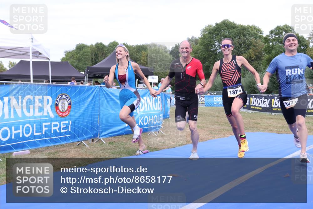 31.08.2025 - Elbe Triathlon Hamburg Strokosch-Dieckow http://msf.ph/oto/8658177 31.08.2025 16:07:19 Ziel  meine-sportfotos.de