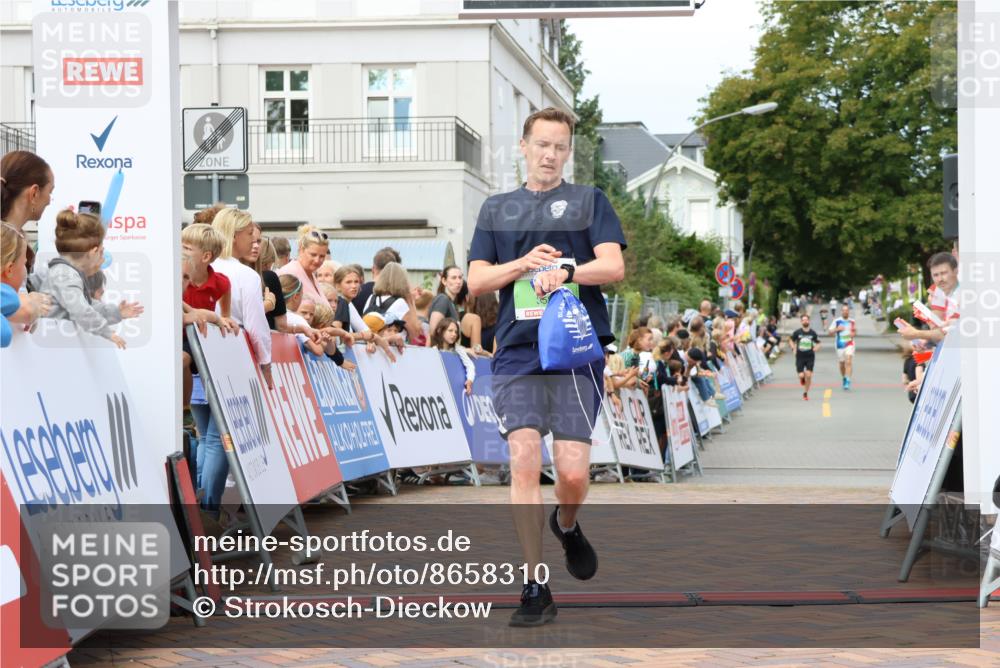 31.08.2025 - 21. Blankeneser Heldenlauf Strokosch-Dieckow http://msf.ph/oto/8658310 31.08.2025 10:51:34 Ziel 2187, 3580, 3030 meine-sportfotos.de