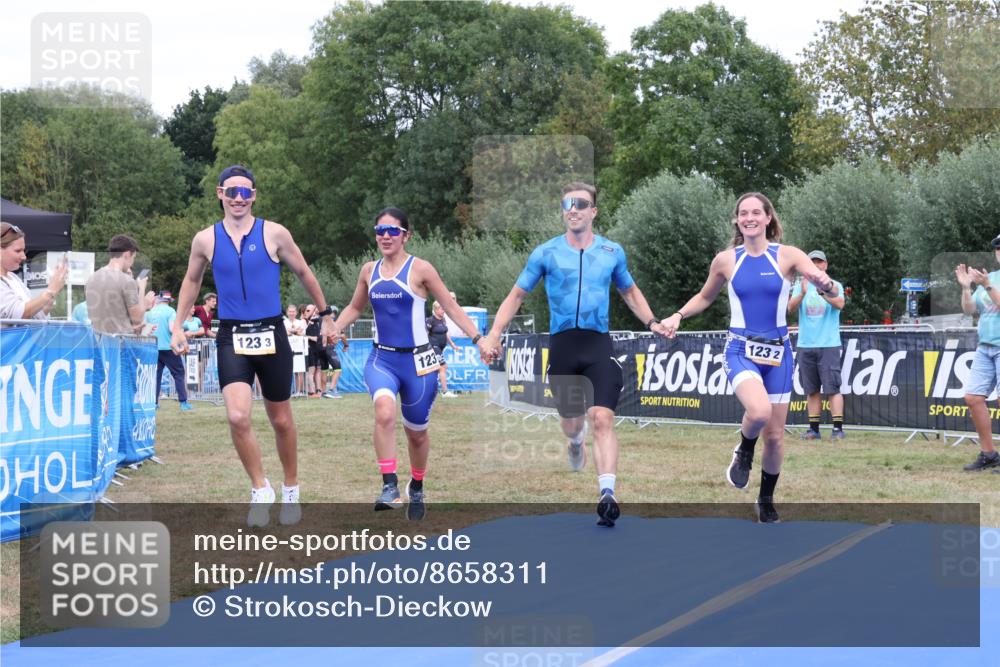 31.08.2025 - Elbe Triathlon Hamburg Strokosch-Dieckow http://msf.ph/oto/8658311 31.08.2025 16:23:01 Ziel  meine-sportfotos.de