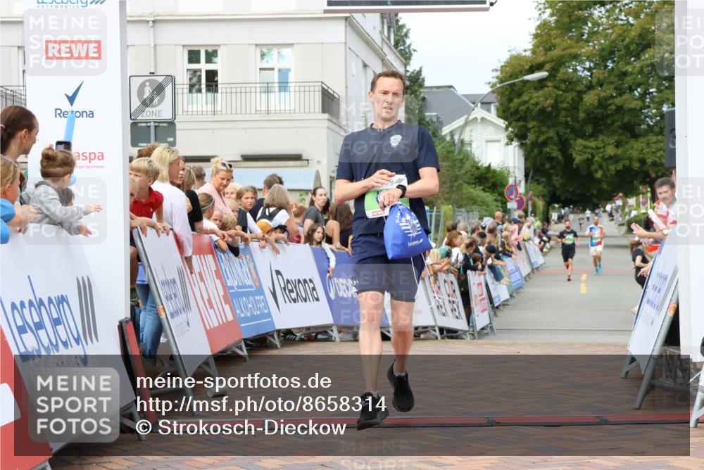 31.08.2025 - 21. Blankeneser Heldenlauf Strokosch-Dieckow http://msf.ph/oto/8658314 31.08.2025 10:51:34 Ziel 2187, 3580, 3030 meine-sportfotos.de