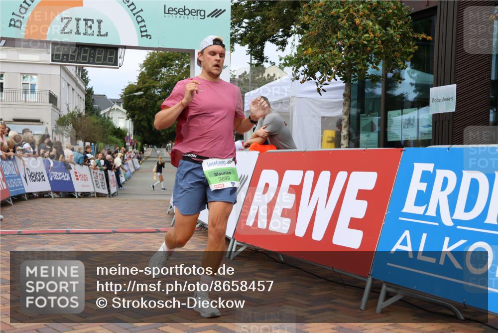 31.08.2025 - 21. Blankeneser Heldenlauf Strokosch-Dieckow http://msf.ph/oto/8658457 31.08.2025 10:50:33 Ziel 3699, 3354, 3564 meine-sportfotos.de