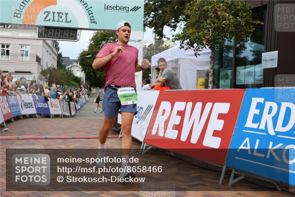 31.08.2025 - 21. Blankeneser Heldenlauf Strokosch-Dieckow http://msf.ph/oto/8658466 31.08.2025 10:50:33 Ziel 3699, 3354, 3564 meine-sportfotos.de