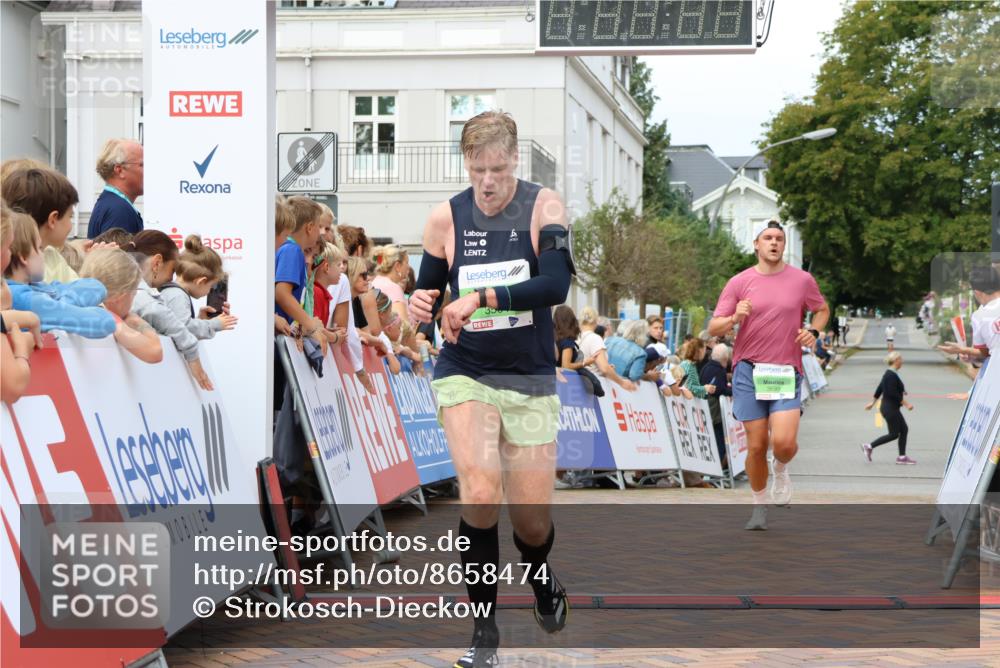 31.08.2025 - 21. Blankeneser Heldenlauf Strokosch-Dieckow http://msf.ph/oto/8658474 31.08.2025 10:50:31 Ziel 3699, 3354, 3564 meine-sportfotos.de