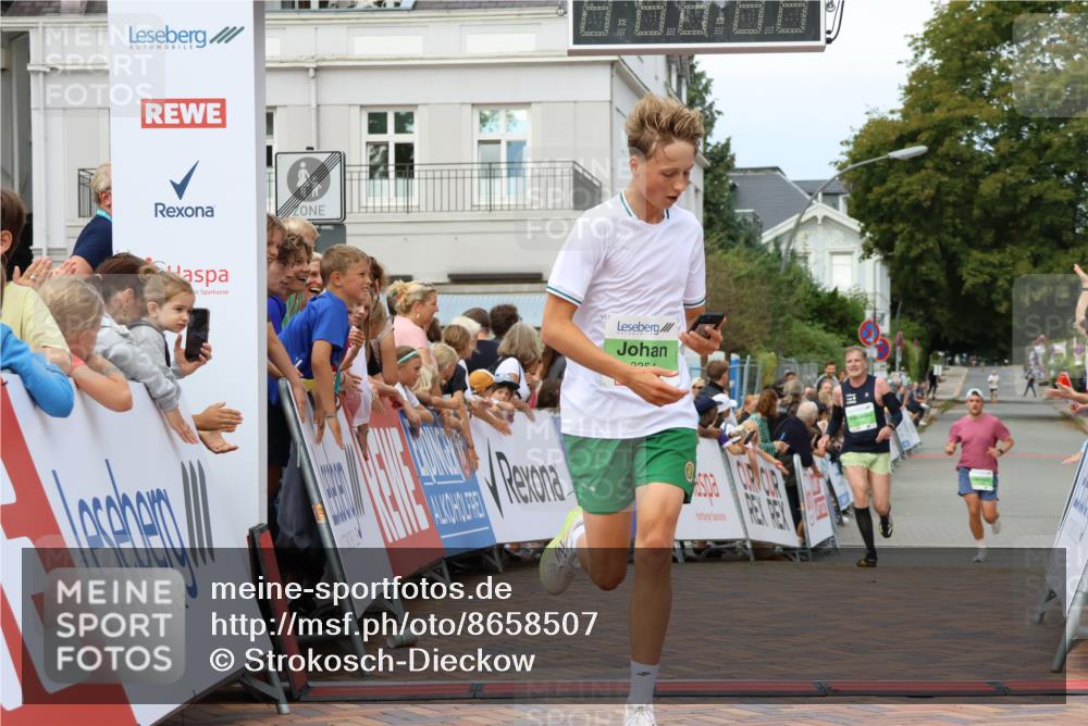 31.08.2025 - 21. Blankeneser Heldenlauf Strokosch-Dieckow http://msf.ph/oto/8658507 31.08.2025 10:50:27 Ziel 3699, 3354, 3564 meine-sportfotos.de