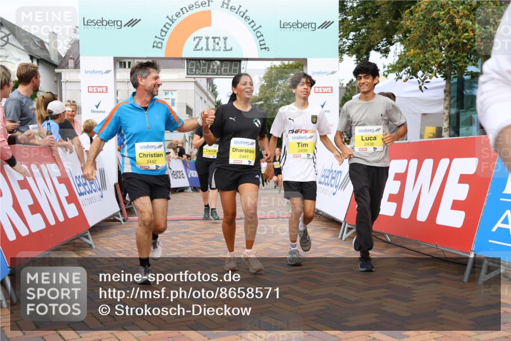 31.08.2025 - 21. Blankeneser Heldenlauf Strokosch-Dieckow http://msf.ph/oto/8658571 31.08.2025 10:34:48 Ziel 2524, 2244, 2021, 2214, 2215, 2655, 2298, 2488, 2438, 2439, 2349, 2441, 2442, 2350, 2048 meine-sportfotos.de