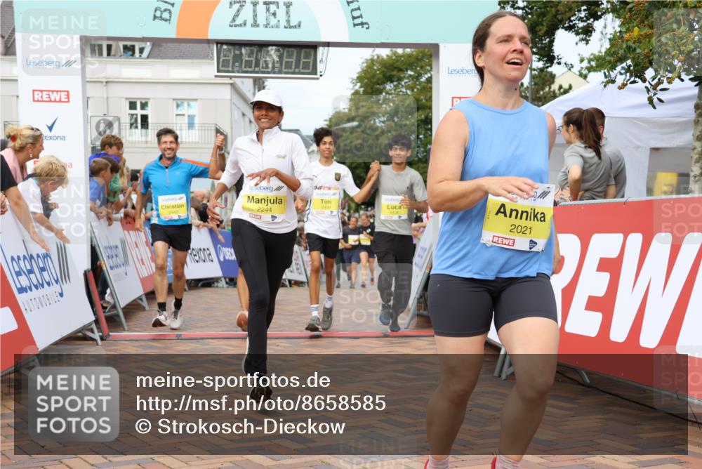 31.08.2025 - 21. Blankeneser Heldenlauf Strokosch-Dieckow http://msf.ph/oto/8658585 31.08.2025 10:34:46 Ziel 2524, 2244, 2021, 2424, 2668, 2669, 2667, 2298, 2438, 2439, 2349, 2441, 2442, 2350, 2048 meine-sportfotos.de