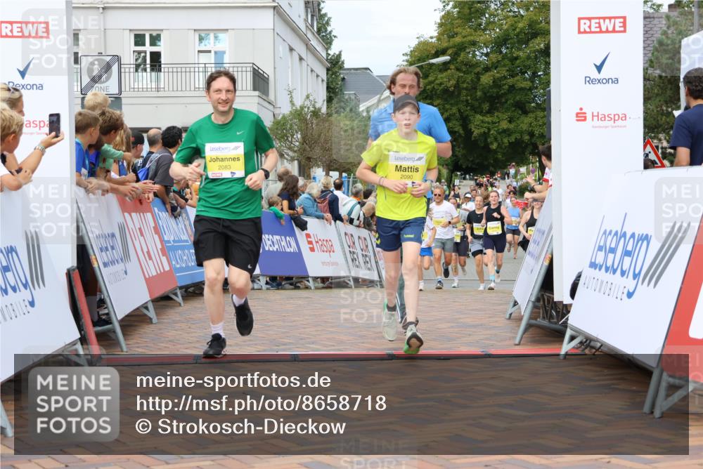 31.08.2025 - 21. Blankeneser Heldenlauf Strokosch-Dieckow http://msf.ph/oto/8658718 31.08.2025 10:34:35 Ziel 2110, 2424, 2668, 2669, 2667, 2090, 2083 meine-sportfotos.de