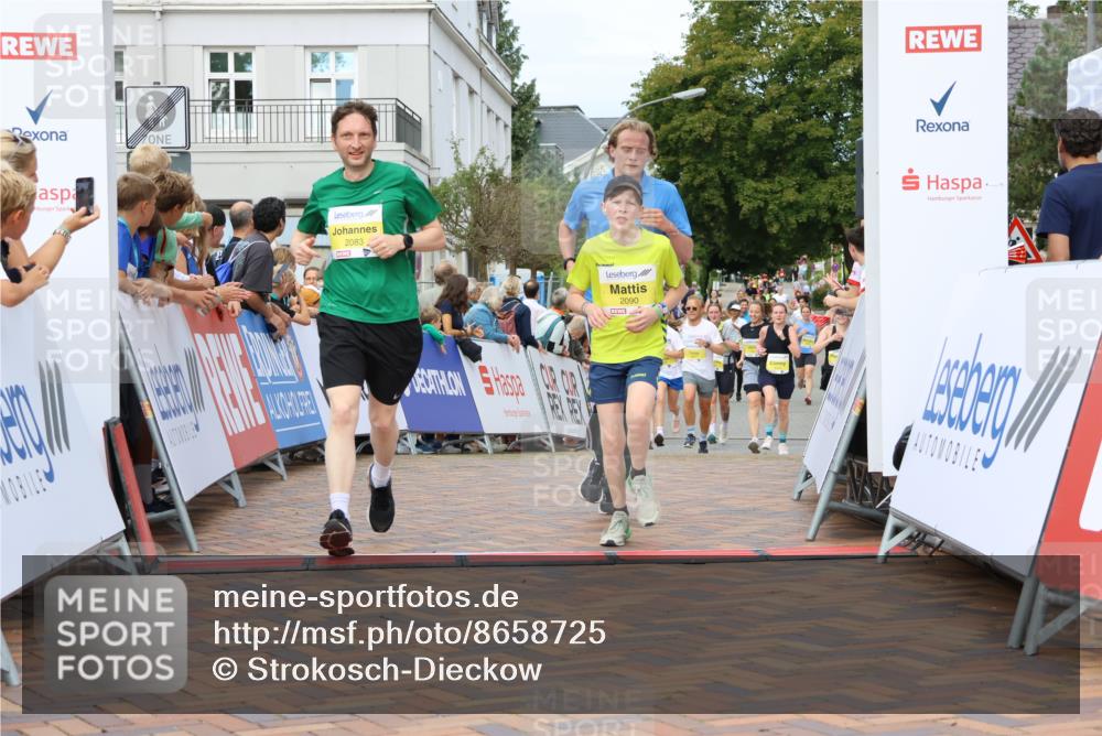 31.08.2025 - 21. Blankeneser Heldenlauf Strokosch-Dieckow http://msf.ph/oto/8658725 31.08.2025 10:34:34 Ziel 2110, 2668, 2090, 2083 meine-sportfotos.de