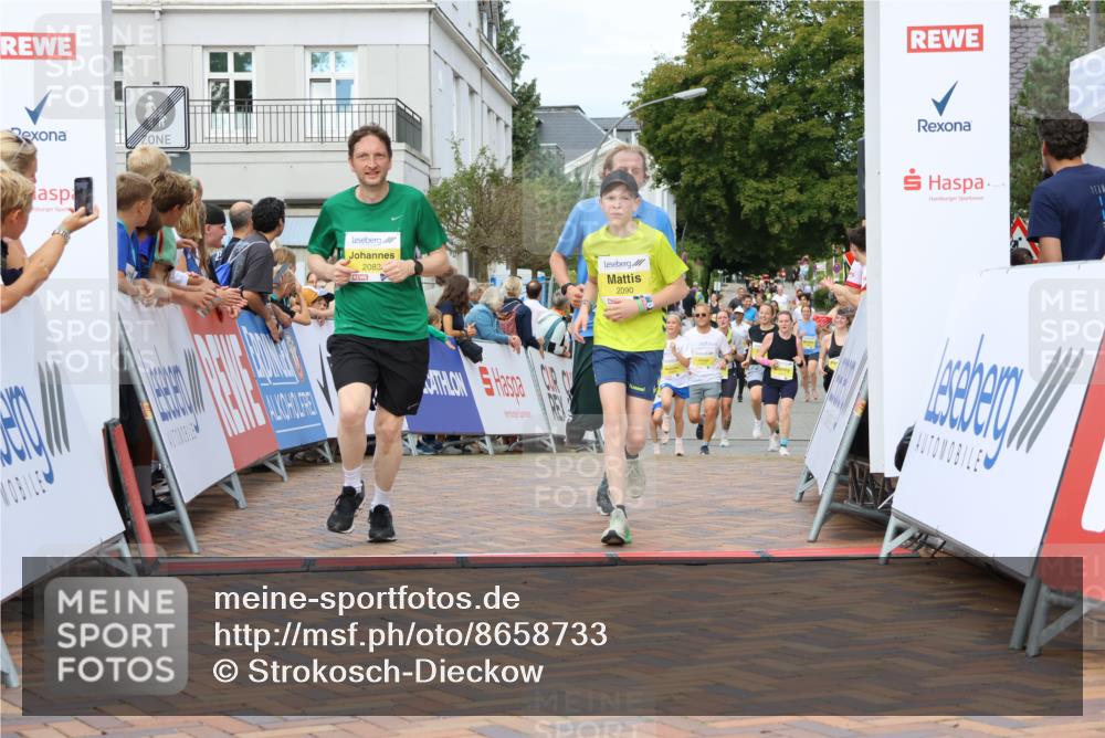 31.08.2025 - 21. Blankeneser Heldenlauf Strokosch-Dieckow http://msf.ph/oto/8658733 31.08.2025 10:34:34 Ziel 2110, 2668, 2090, 2083 meine-sportfotos.de