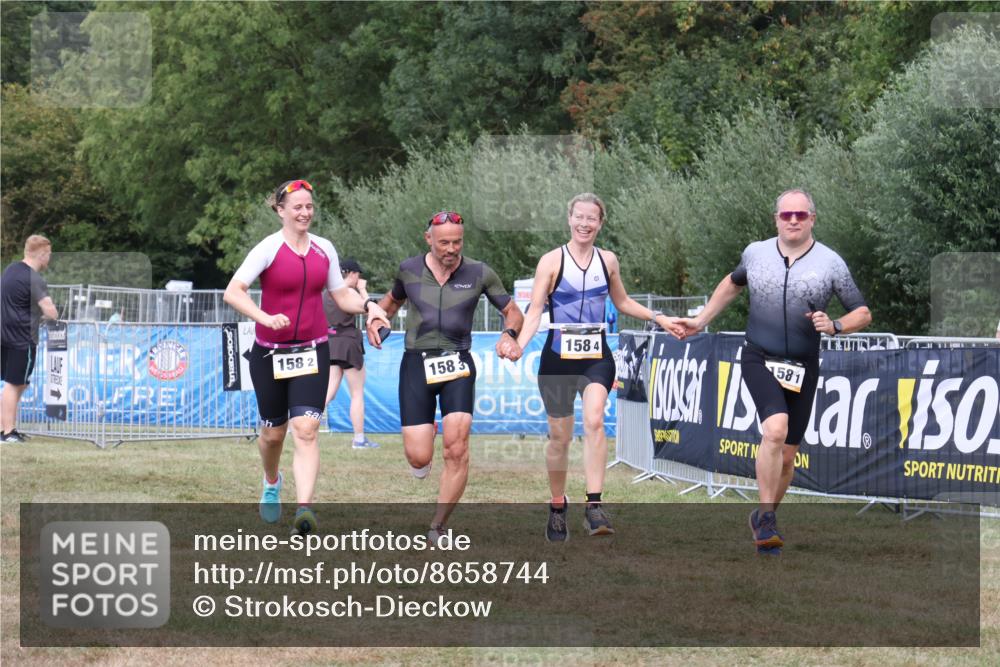 31.08.2025 - Elbe Triathlon Hamburg Strokosch-Dieckow http://msf.ph/oto/8658744 31.08.2025 16:48:45 Ziel  meine-sportfotos.de