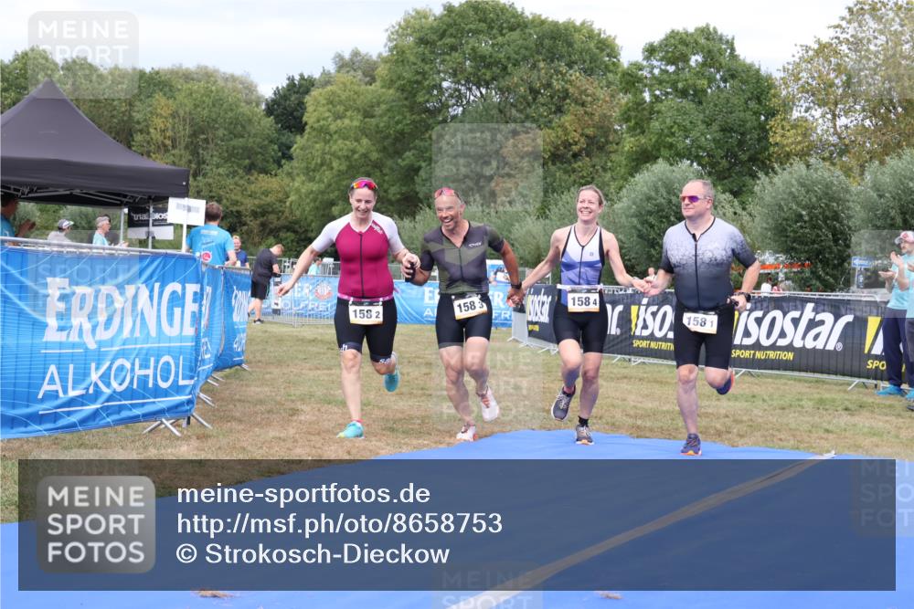 31.08.2025 - Elbe Triathlon Hamburg Strokosch-Dieckow http://msf.ph/oto/8658753 31.08.2025 16:48:47 Ziel  meine-sportfotos.de
