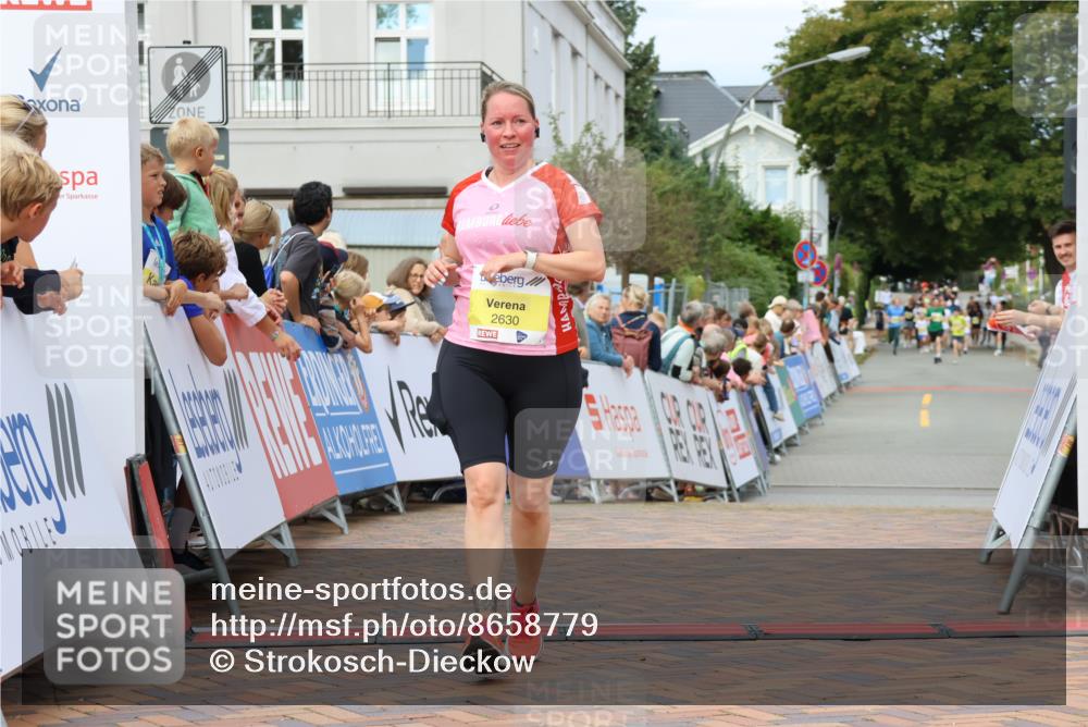 31.08.2025 - 21. Blankeneser Heldenlauf Strokosch-Dieckow http://msf.ph/oto/8658779 31.08.2025 10:34:12 Ziel 2724, 2630, 2171 meine-sportfotos.de