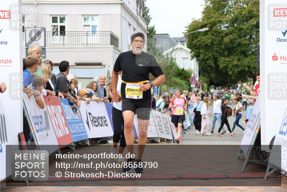 31.08.2025 - 21. Blankeneser Heldenlauf Strokosch-Dieckow http://msf.ph/oto/8658790 31.08.2025 10:34:07 Ziel 2378, 2563, 2724, 2120, 2171 meine-sportfotos.de
