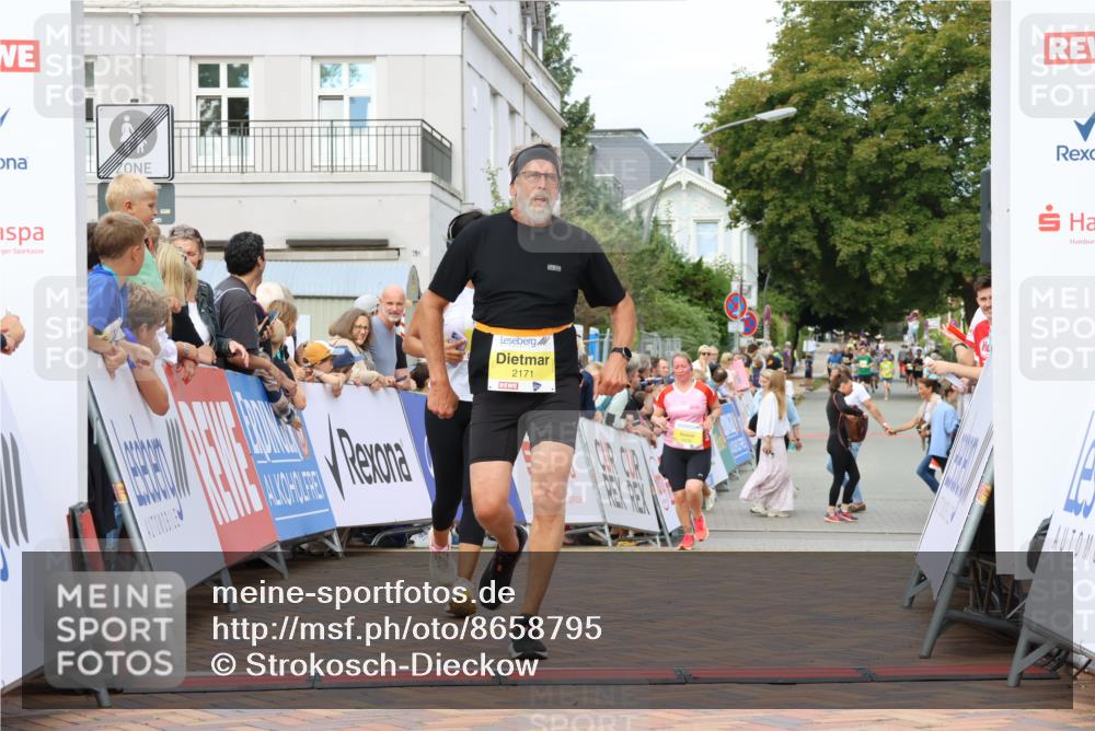 31.08.2025 - 21. Blankeneser Heldenlauf Strokosch-Dieckow http://msf.ph/oto/8658795 31.08.2025 10:34:07 Ziel 2378, 2563, 2724, 2120, 2171 meine-sportfotos.de