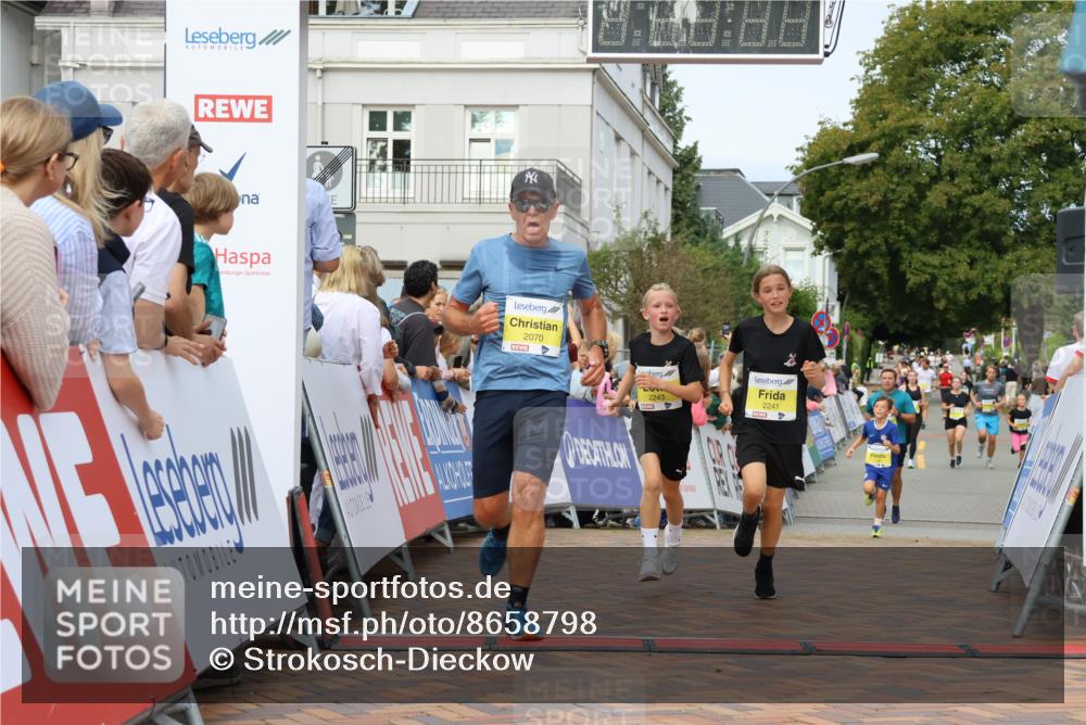 31.08.2025 - 21. Blankeneser Heldenlauf Strokosch-Dieckow http://msf.ph/oto/8658798 31.08.2025 10:25:54 Ziel 2342, 2472, 2070, 2241, 2243 meine-sportfotos.de