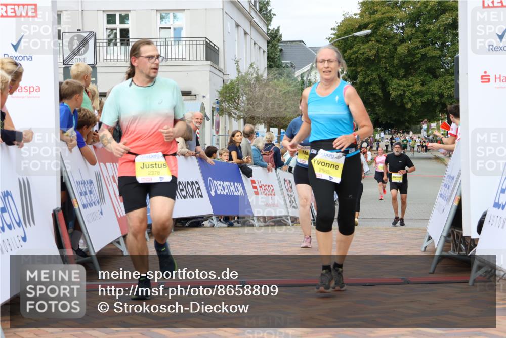 31.08.2025 - 21. Blankeneser Heldenlauf Strokosch-Dieckow http://msf.ph/oto/8658809 31.08.2025 10:34:02 Ziel 2378, 2563, 2120 meine-sportfotos.de