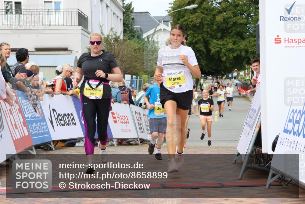 31.08.2025 - 21. Blankeneser Heldenlauf Strokosch-Dieckow http://msf.ph/oto/8658899 31.08.2025 10:33:25 Ziel 2011, 2044, 2126, 2640, 2639, 2220, 2221 meine-sportfotos.de