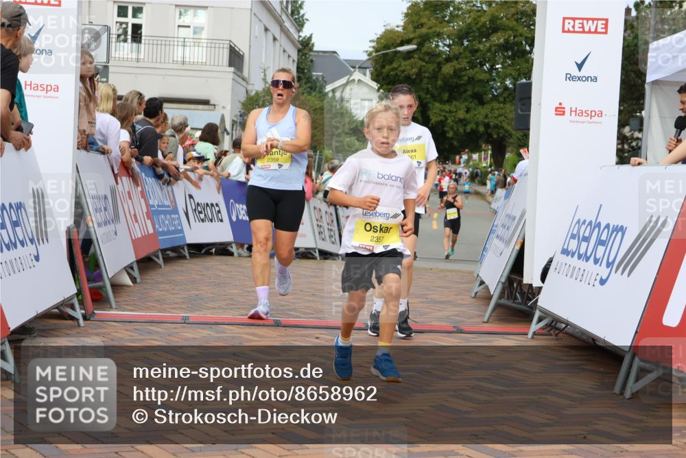 31.08.2025 - 21. Blankeneser Heldenlauf Strokosch-Dieckow http://msf.ph/oto/8658962 31.08.2025 10:25:10 Ziel 2641, 2357, 2183, 2717, 2285, 2286, 2331, 2053, 2359, 2661 meine-sportfotos.de